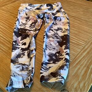 Calvin Klein White, Black & Brown Abstract Capri Pants Nice